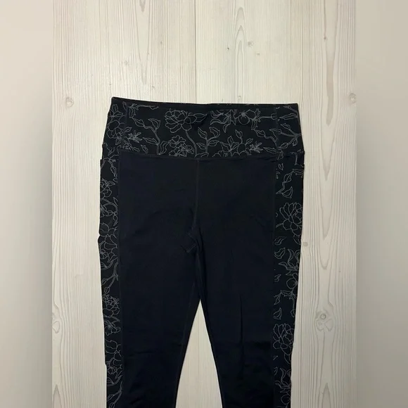 Skechers Black Leggings with Floral Pattern - Picture 2 of 6